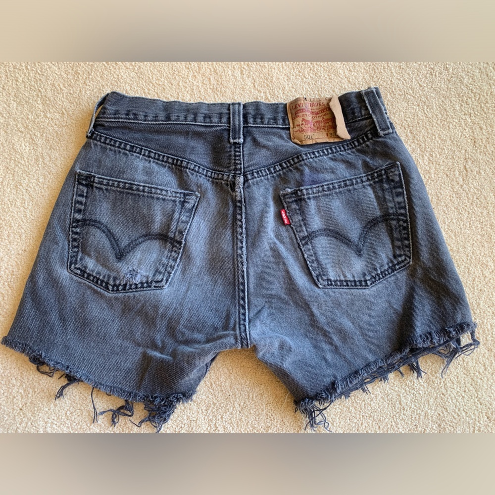 Vintage Levi’s 501 Distressed Denim Cut Off Shorts Faded Black Sz 28